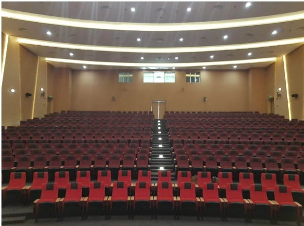 مسرح قاعة عمان بكلية الدراسات المصرفية والمالية